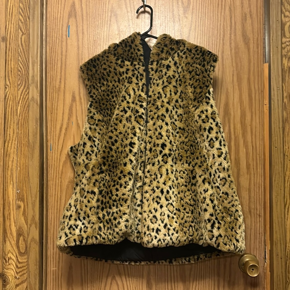 Ladies Vest faux fur, pockets, 2x, nice